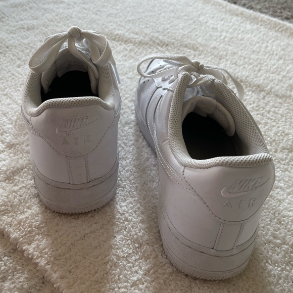 When’s white low top nike Air Force ones size 10.5 - Picture 2 of 5